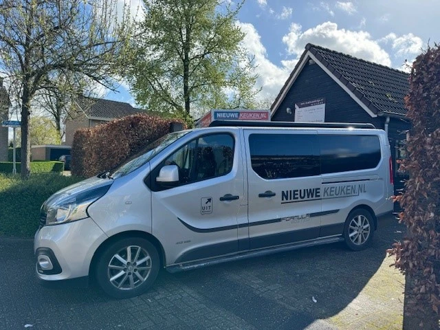 Nieuwekeuken bus