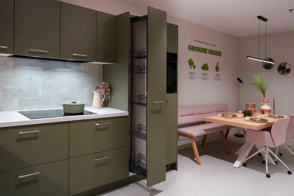 Donkergroene keuken van Avanti Keukens